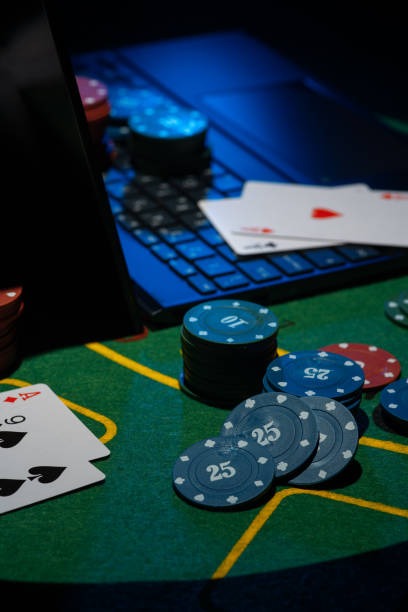 Hot Pot live dealer table on lotusbet mobile app showing card layout and betting zones