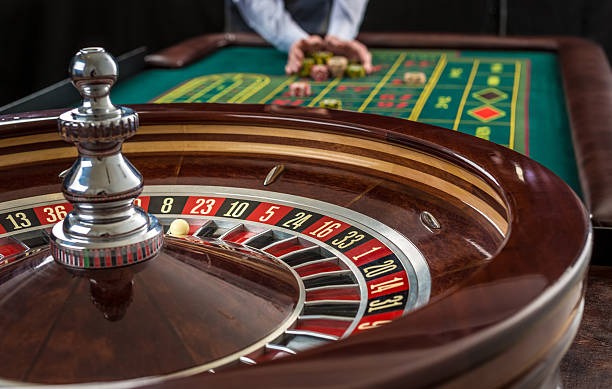 Live dealer blackjack table on lotusbet mobile app showing dealer, cards, and player betting interface