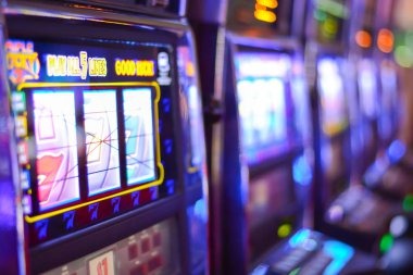 lotusbet app showing MPL Indonesia match results and live dealer table options